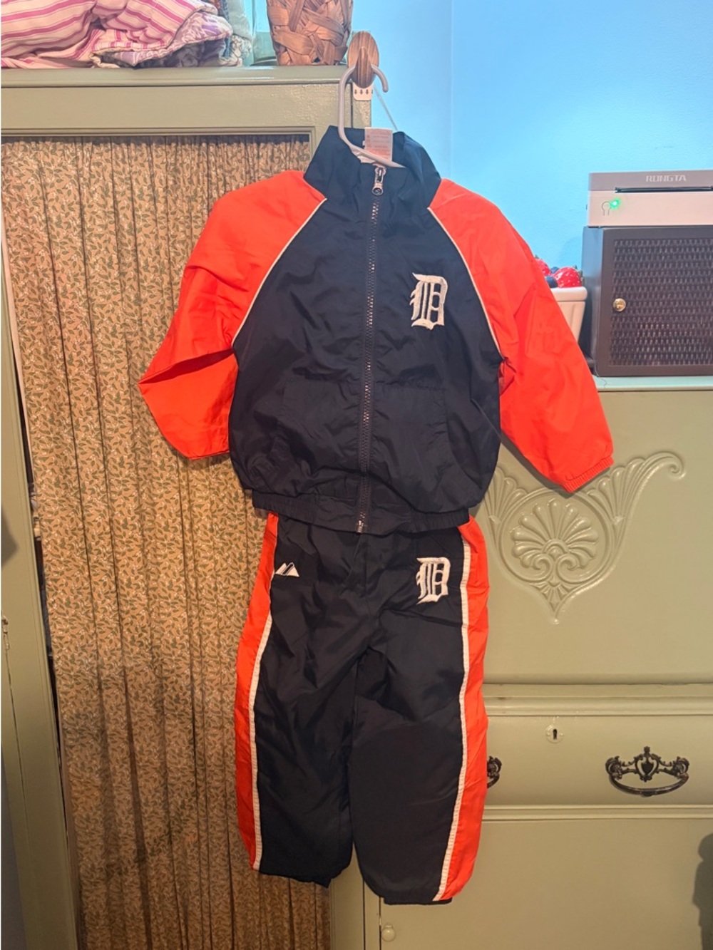 Vintage Detroit tiger set 

3t top 
4t bottom
